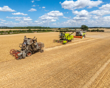A legend returns to the field – the 200,000th Claas combine harvests again